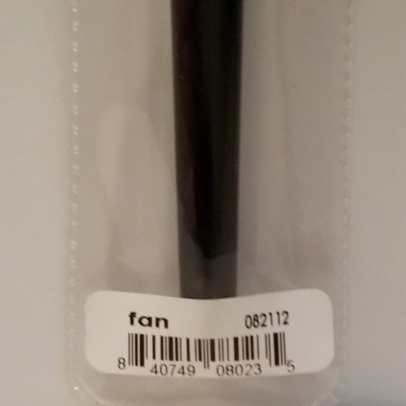 Glo Minerals Fan Eye Brush Tools Feathery Soft - Picture 2 of 3
